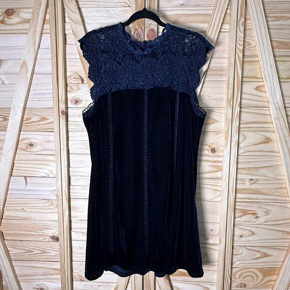 Extra Large, Blue Velvet and Lace, Lulu's Mini Cocktail Dress. - Picture 2 of 8